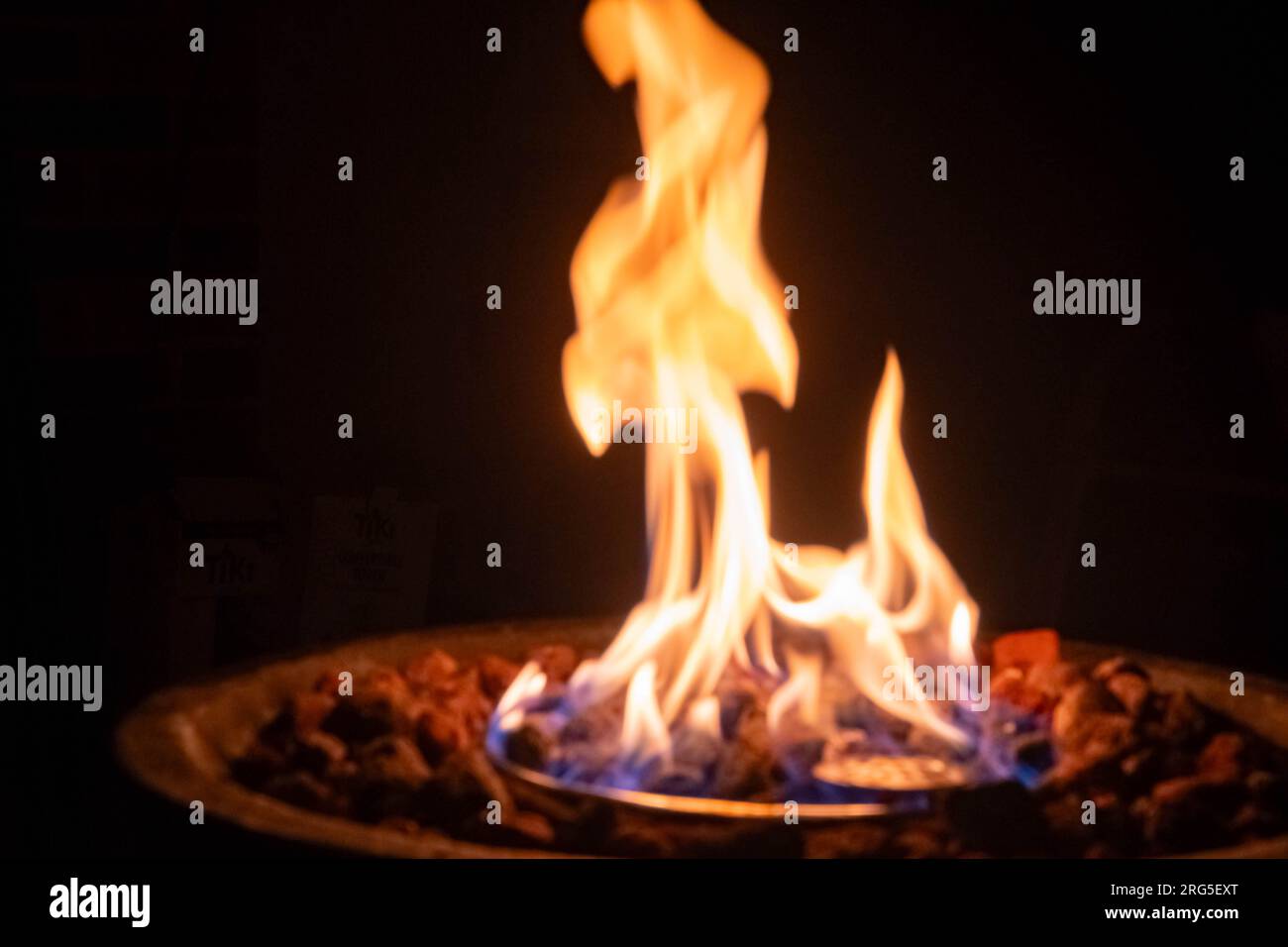 Fuoco selettivo delle risorse grafiche dello spazio di copia delle ossa di fiamma Foto Stock