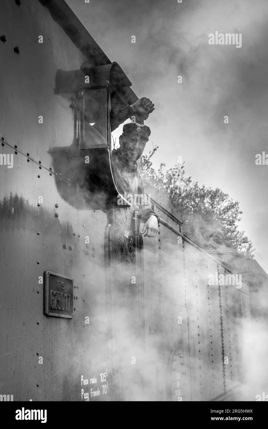 Storico treno a vapore nella campagna senese, Toscana, Italia, Europa Foto Stock