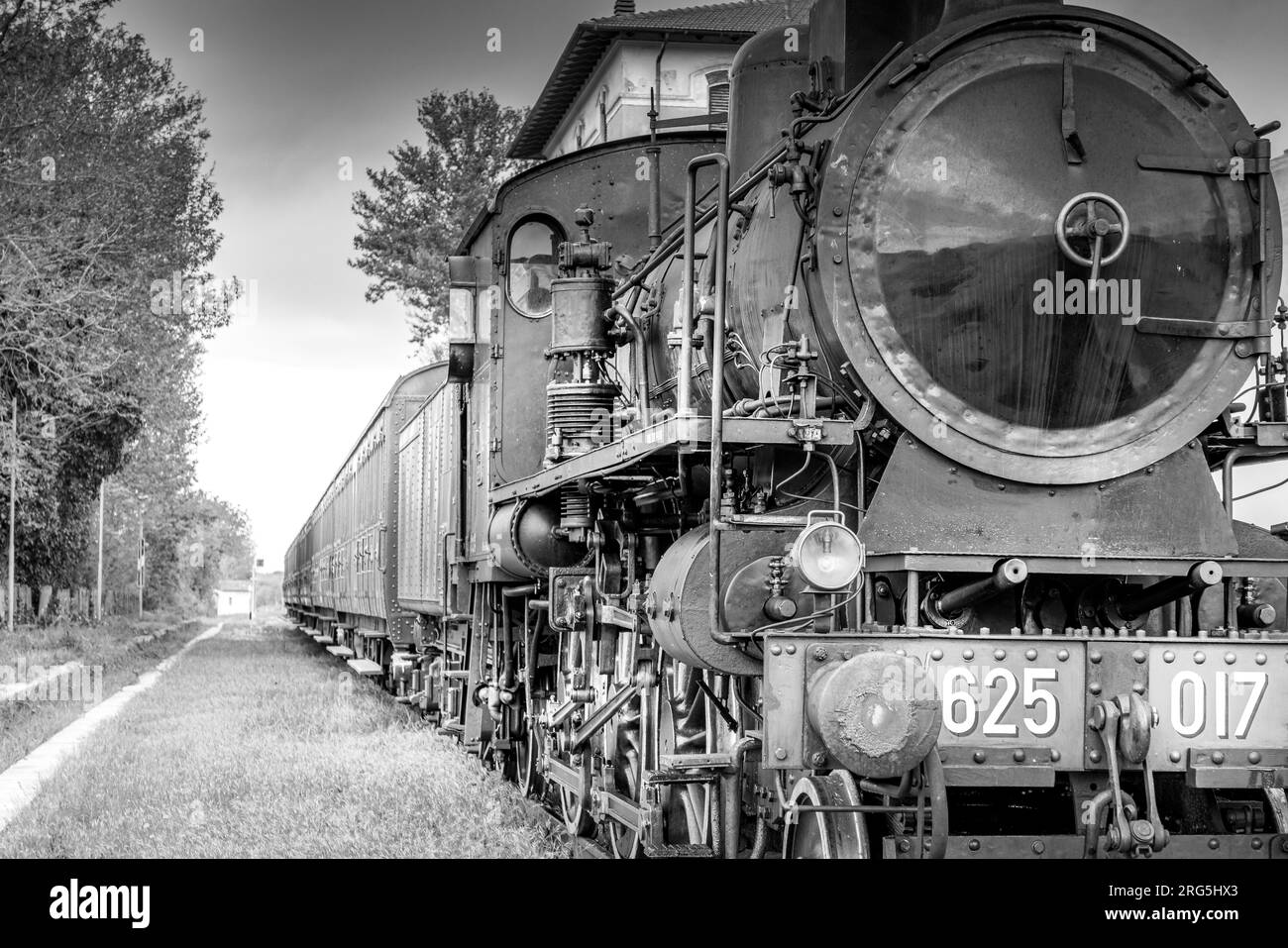 Storico treno a vapore nella campagna senese, Toscana, Italia, Europa Foto Stock