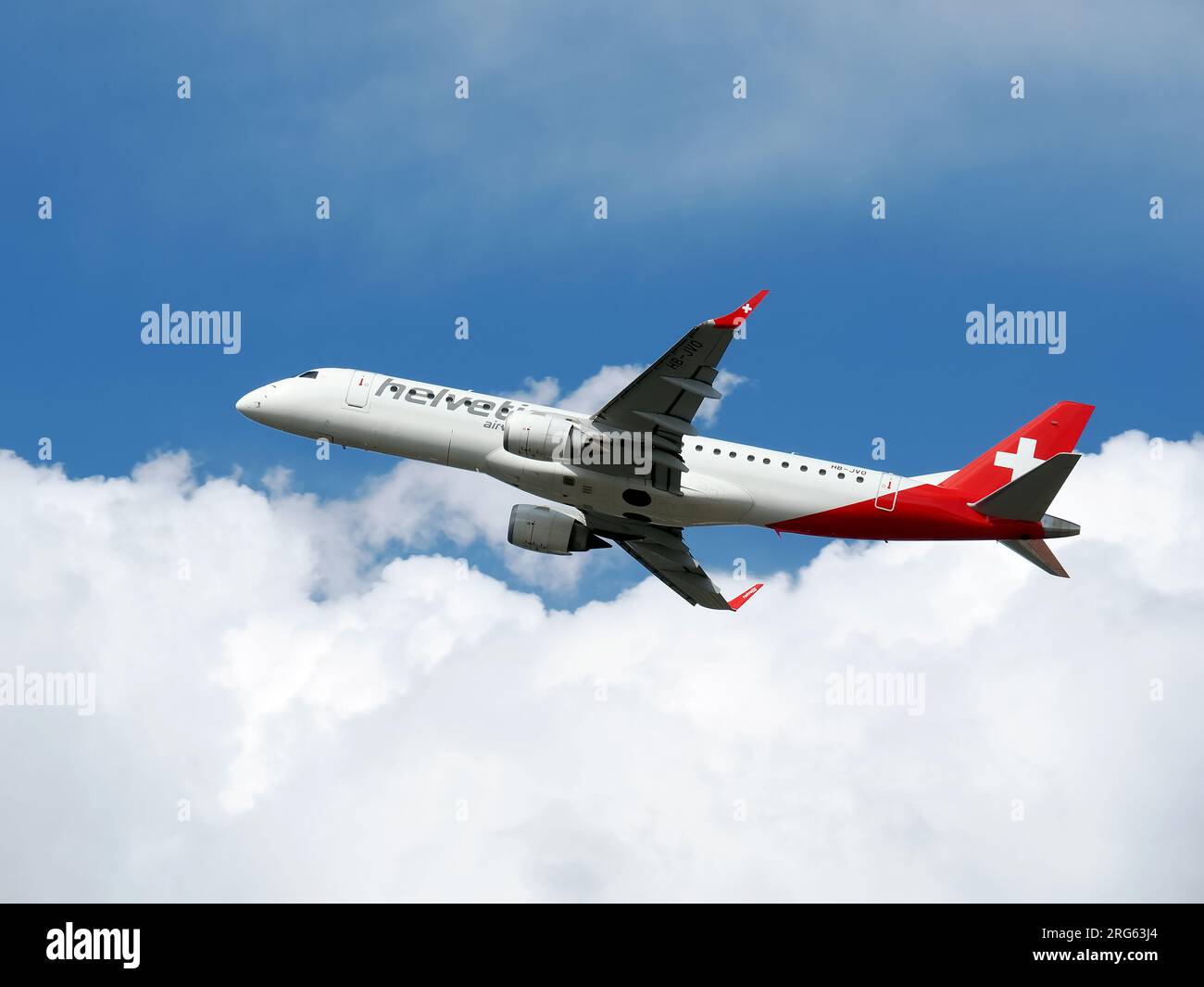 Helvetic Airways (è una compagnia aerea regionale svizzera), Embraer ERJ-190LR, Cargo Hill, Budapest, Magyarország, Ungheria Foto Stock