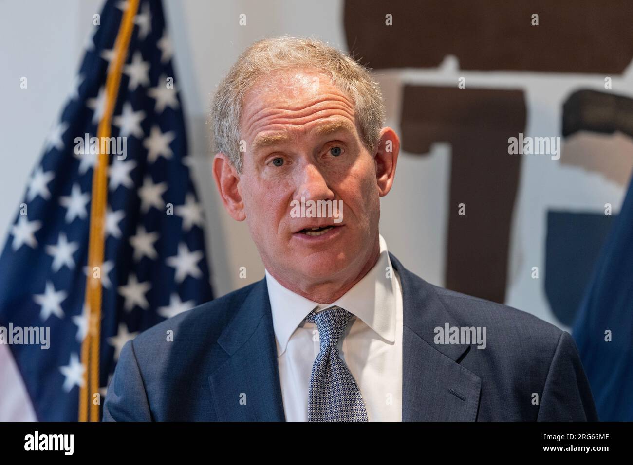 Janno Lieber, presidente e CEO di MTA, parla alla stampa dopo che il governatore Hochul ha annunciato il completamento di Avalon Harrison vicino alla stazione Metro-North con 143 unità a prezzi accessibili e un facile accesso ai treni di Avalon Harrison Transit-Oriented Development a Harrison, NY, il 7 agosto 2023 Foto Stock