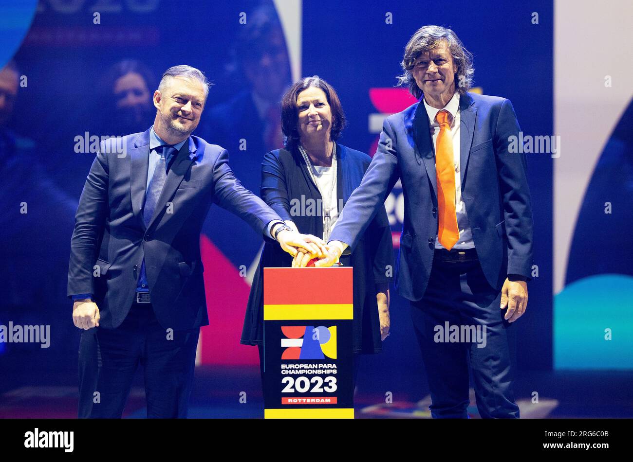 ROTTERDAM - Andrew Parsons (presidente del Comitato Paralimpico Internazionale), Conny Helder (Ministro dell'assistenza a lungo termine e dello sport) e Jeroen Straathof aprono il primo EDC, un campionato europeo combinato per gli sport paralimpici. Dieci diversi sport, poco meno della metà del numero totale di sport paralimpici, sono coperti a Rotterdam. ANP IRIS VANDEN BROEK Foto Stock