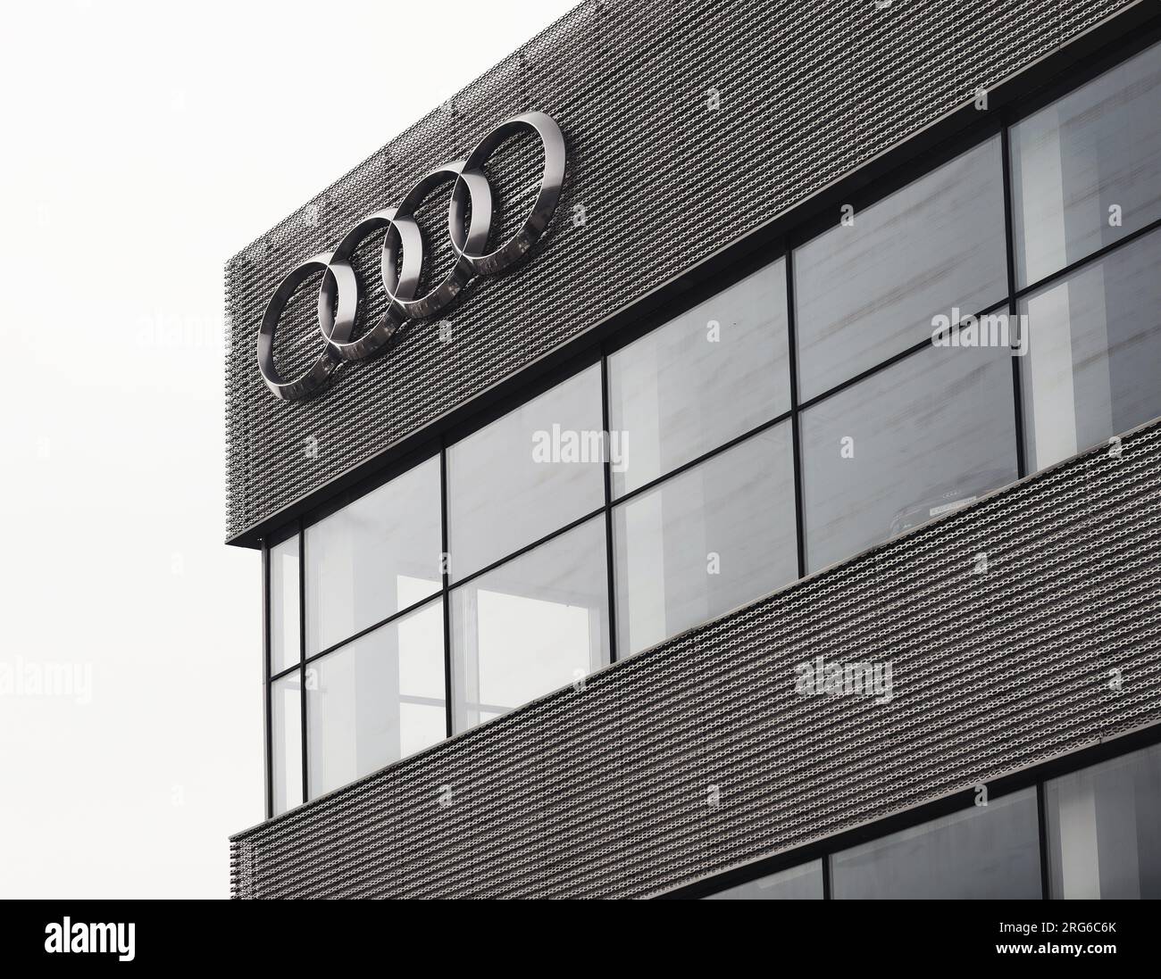 Facciata di una concessionaria Audi Foto Stock