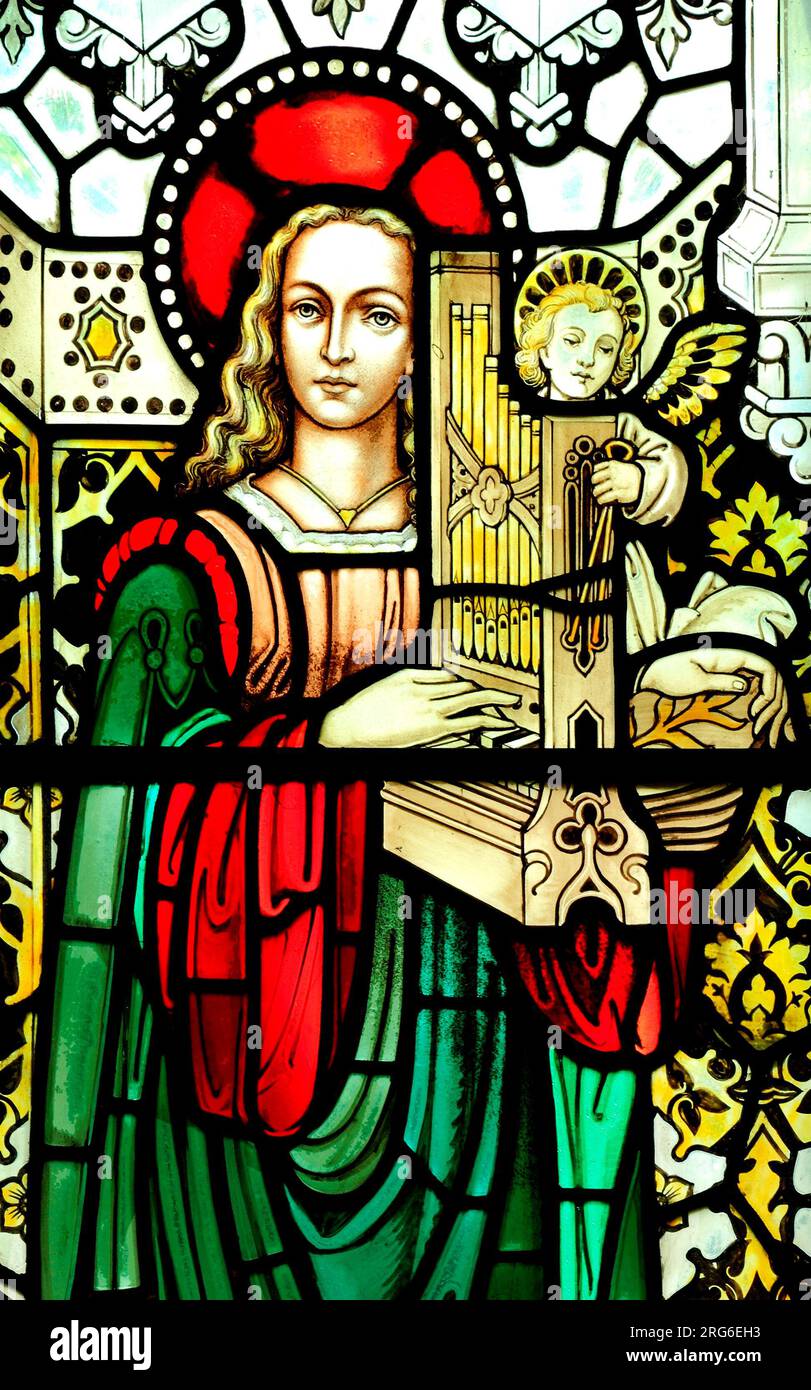 St Cecilia con piccolo organo, vetrata colorata, chiesa di attracco, Norfolk, patrona dei musicisti, patrona, santa, Inghilterra, Regno Unito Foto Stock