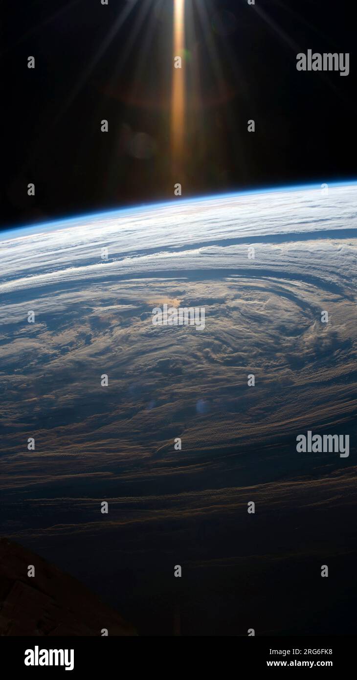 Vista dallo spazio delle formazioni nuvolose nell'Oceano Indiano meridionale. Foto Stock