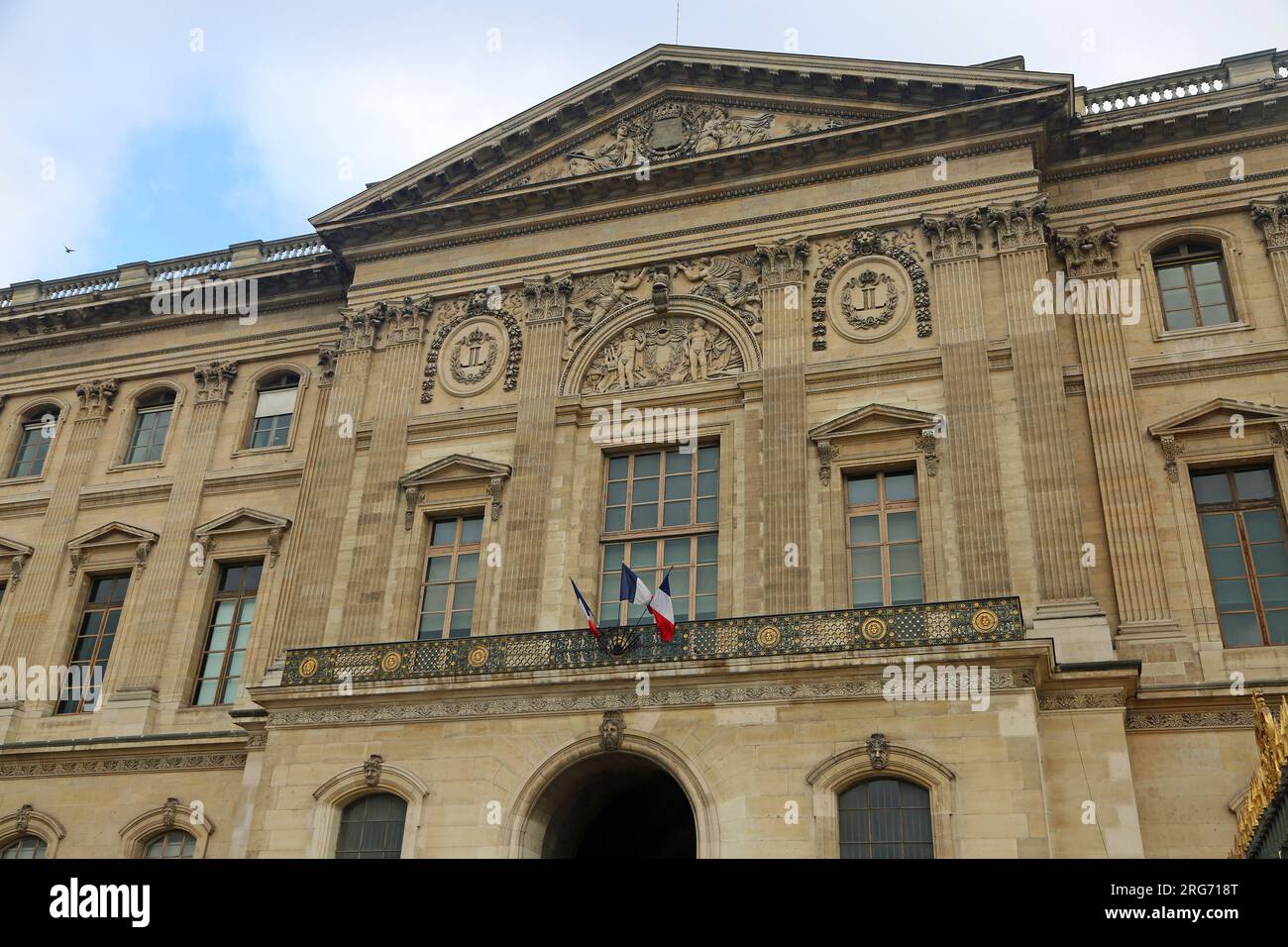 Facciata esterna del Louvre - Parigi, Francia Foto Stock