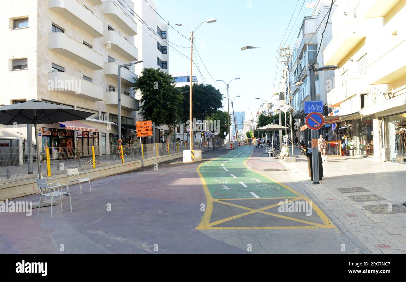 Giugno 2023, Tel-Aviv, Israele. Via Ben Yehuda dopo la costruzione dei binari della metropolitana leggera. Foto Stock