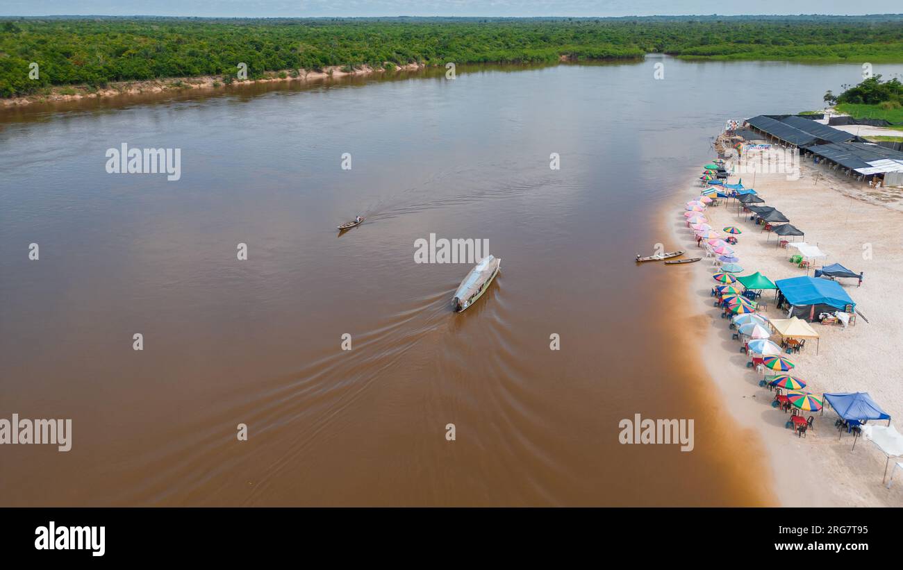 Spiagge amazzoniche, sabbia bianca dal fiume Nanay nella giungla peruviana Foto Stock