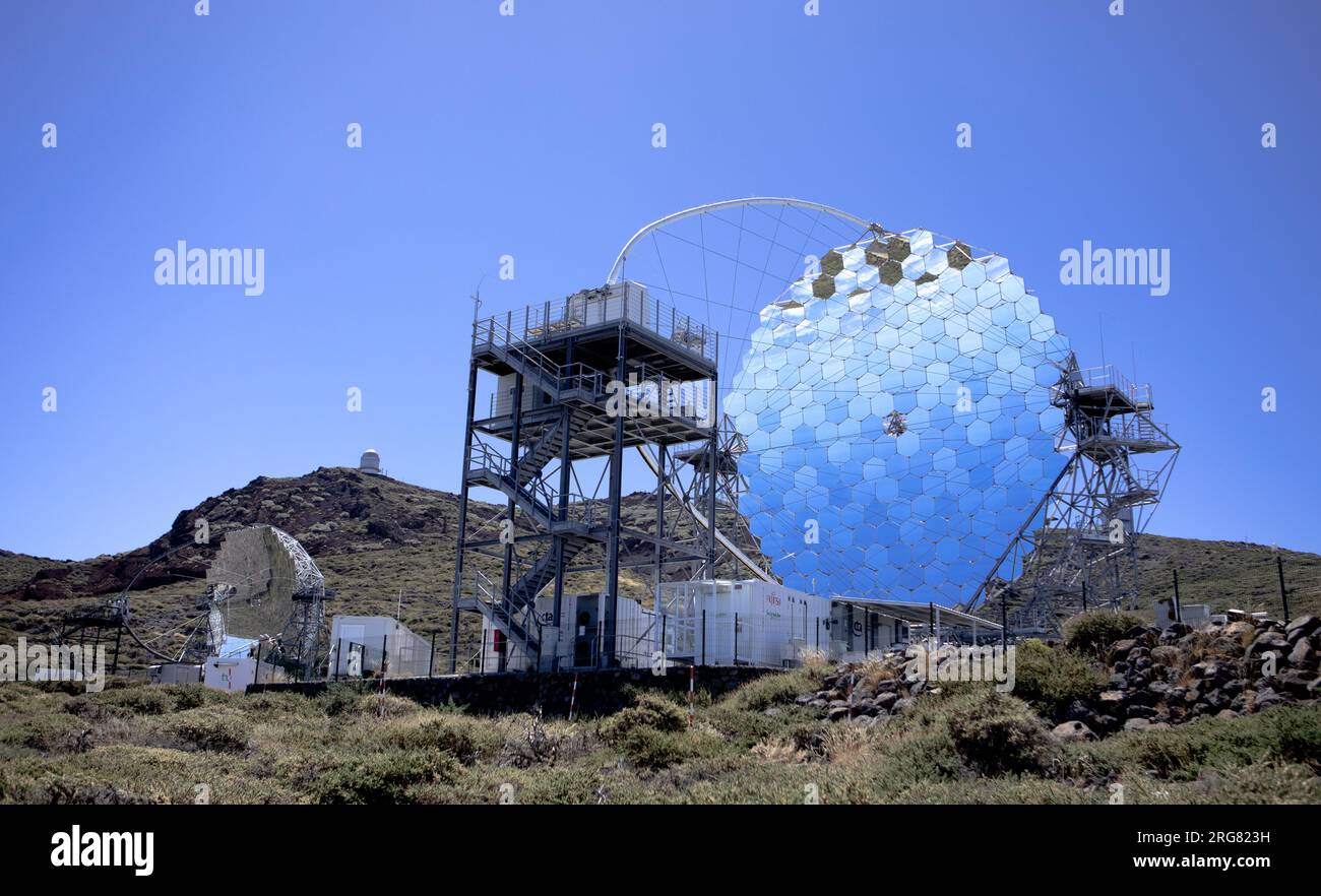 MAGIC è il più grande telescopio gigante Cherenkov per il rilevamento di raggi gamma ad alta energia. Foto Stock