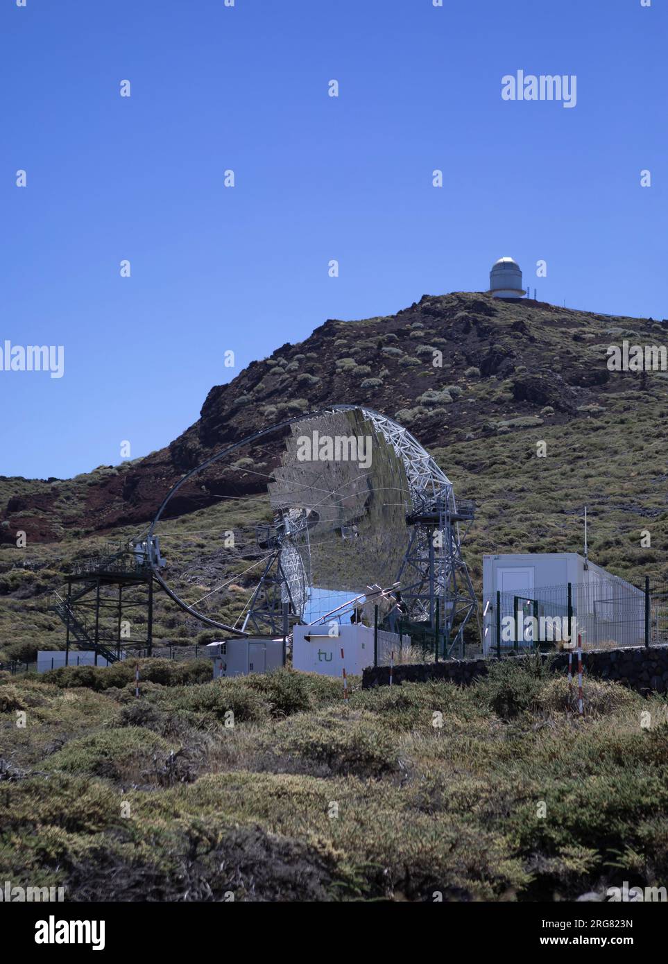 MAGIC è il più grande telescopio gigante Cherenkov costruito per il rilevamento di raggi di gamma ad altissima energia. Foto Stock