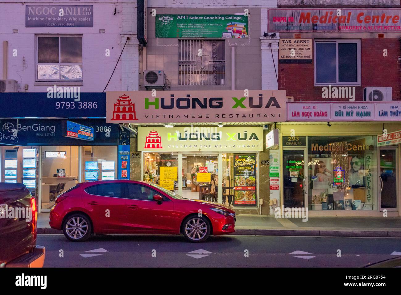 Il ristorante vietnamita Huong Xua a Bankstown, nuovo Galles del Sud, Australia, uno dei tanti della città. Foto Stock