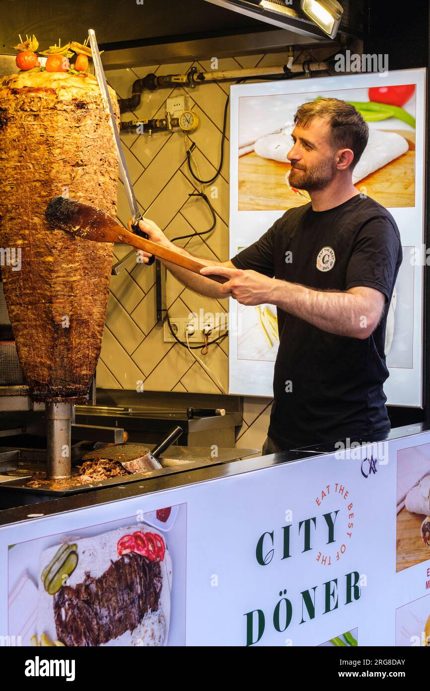 Istanbul, Turchia, Türkiye. Istiklal Street, Shawarma Shop. Foto Stock