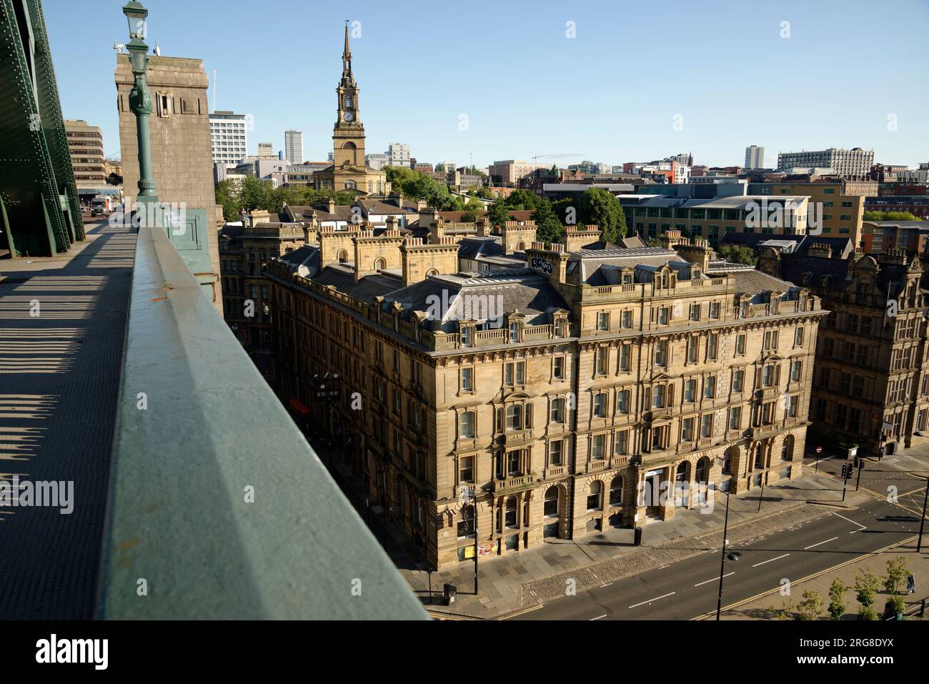 Edifici di Newcastle upon Tyne, Inghilterra. Pietra color miele del nord-est in una mattinata di sole. Foto Stock