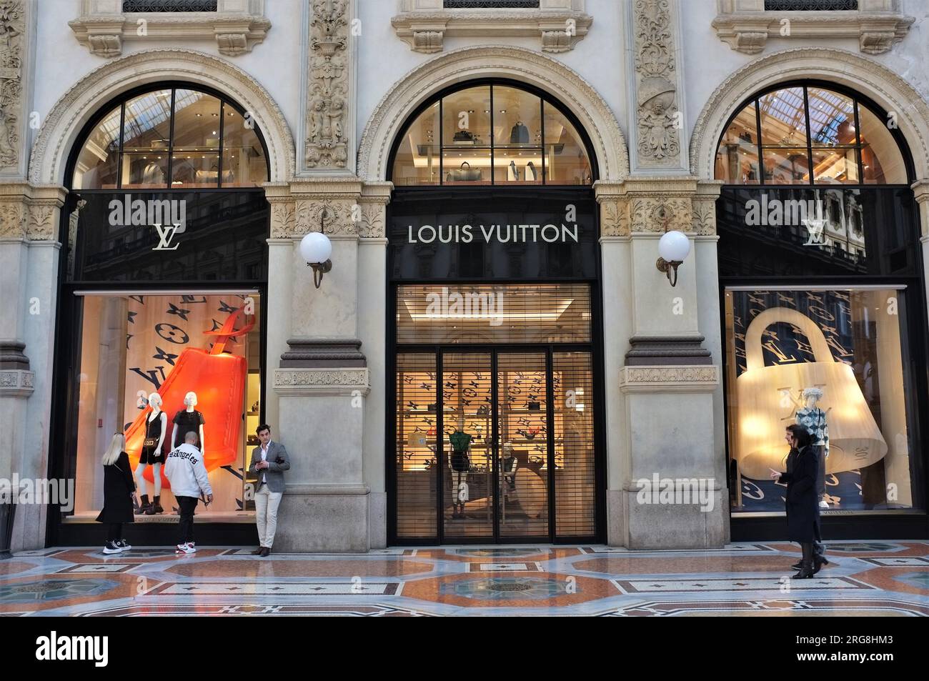 Negozio Louis Vuitton a Milano, Italia Foto Stock