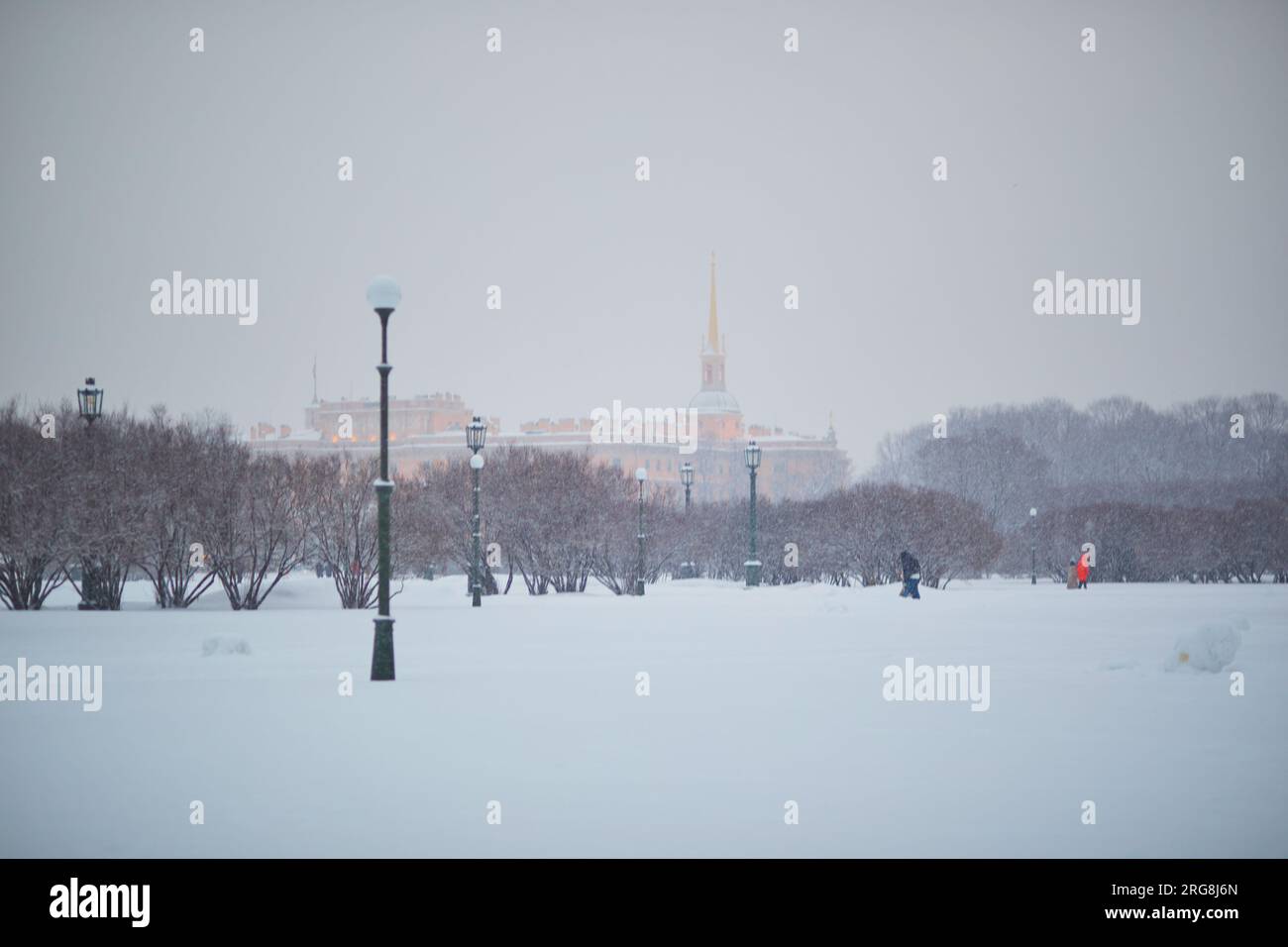 Vista panoramica di St Il castello di Michele in una giornata invernale nevosa a San Pietroburgo, in Russia Foto Stock