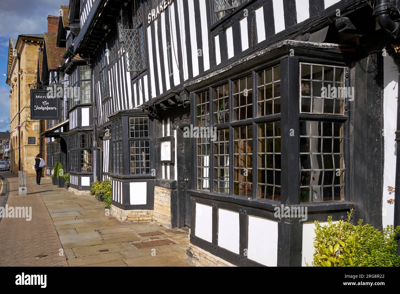 Shakespeare hotel Stratford, edificio in legno bianco e nero, Stratford Upon Avon, Inghilterra Regno Unito Foto Stock