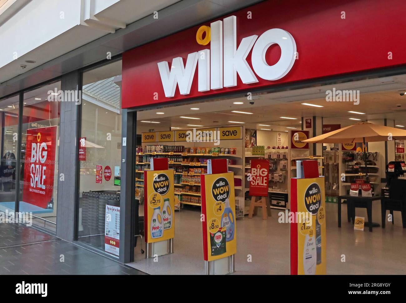 The Wilco Big sale After Administration, agosto 2023, Golden Square Shopping Centre, 77 The Mall, Centre of Warrington, Cheshire, Inghilterra, REGNO UNITO, WA1 1QE Foto Stock