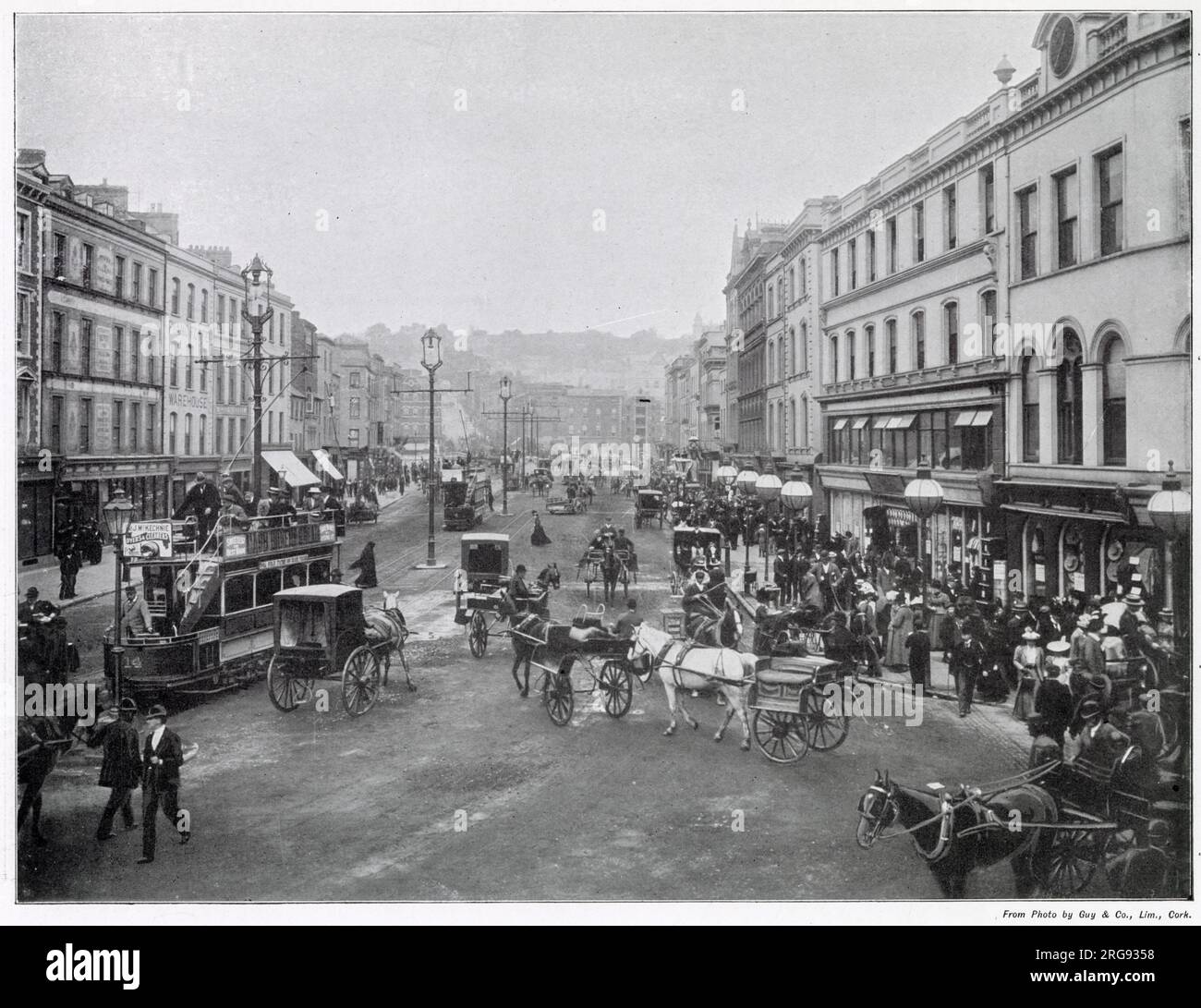 St Patrick Street, città di Cork, con ampie strade per i pedoni da soli. Foto Stock