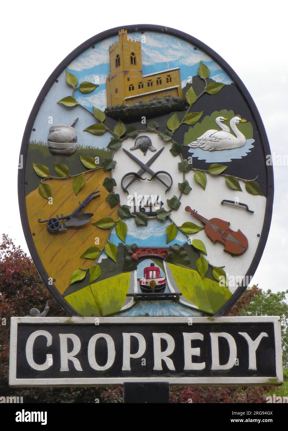 L'insegna del villaggio di Cropredy, vicino a Banbury, Oxfordshire. Foto Stock