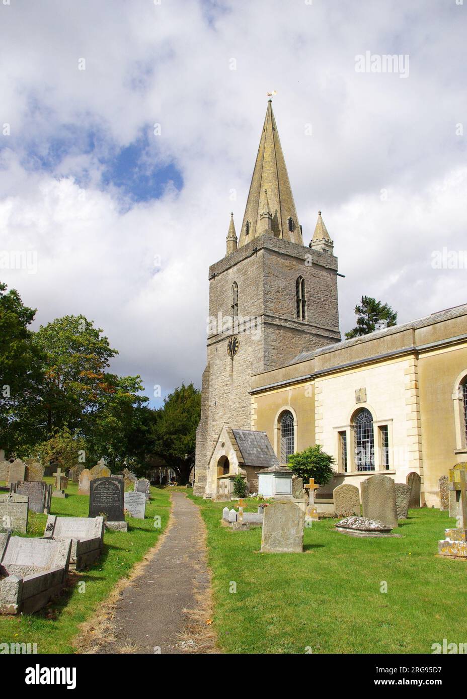 St Mary's Church, Longdon, Worcestershire, un edificio classificato di grado II. La torre occidentale risale al 1300 circa; vi furono varie aggiunte nel XVIII e XIX secolo. Foto Stock