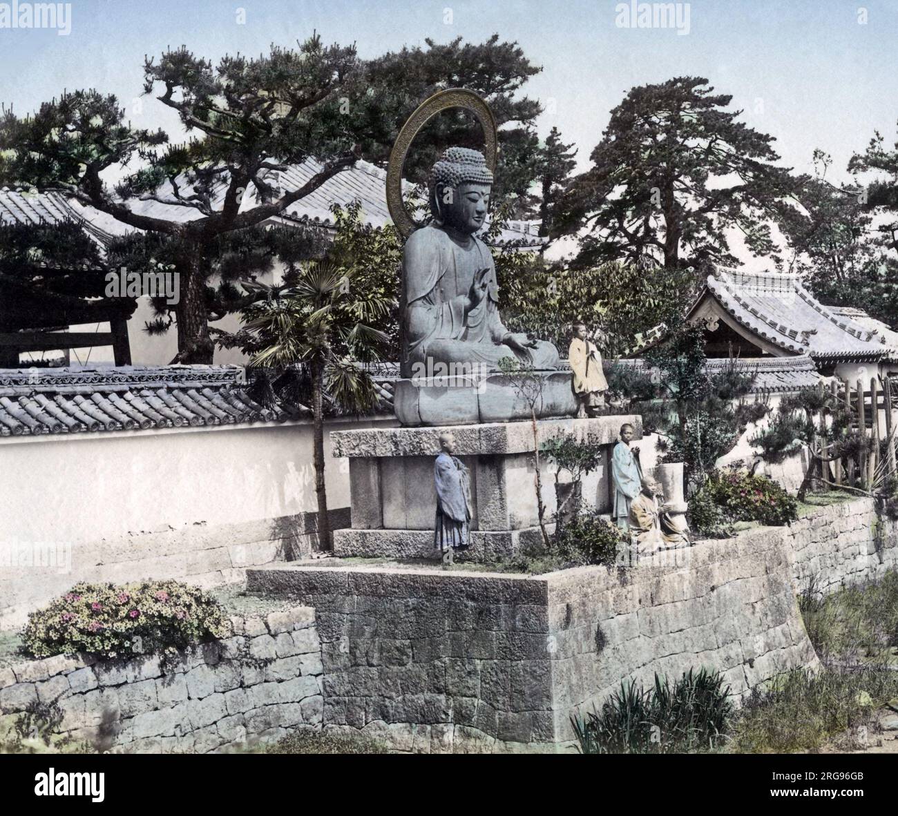 Statua buddista presso il tempio Shinkoji, Hyogo, vicino a Kobe, Giappone, circa 1880 Foto Stock