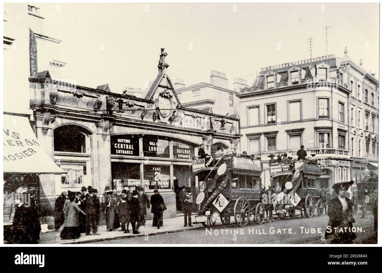 Stazione della metropolitana di Notting Hill Gate, vista sulla strada. Foto Stock