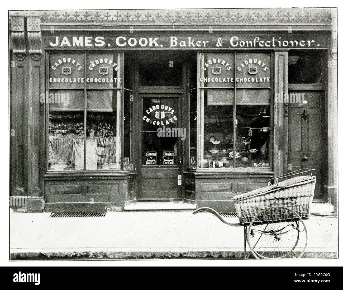 Shop Front, MH James, Cook, Baker & Confectioner, 29 Victoria Road, Woolston, Hampshire. Foto Stock