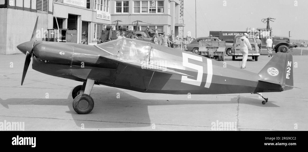 Johnson Special N2E 'Betty Jo' formula ONE racer; gara numero 51 - informazioni: :- due piloti di Midget sono stati progettati e costruiti da Luther Johnson ca 1948, entrambi alimentati da un Continental 85hp C85; span: 17'4' lunghezza: 16'4'. '(Carolina Aviation) Betty Jo' N2E è stato pilotato da Charles Barton nel 1948 e riapparso in 1949 gare come 'Sheldon Special', pilotato da L C Sheldon. (Il velivolo Saecond è stato chiamato 'Idle Hours' e registrato nel N5E) Foto Stock