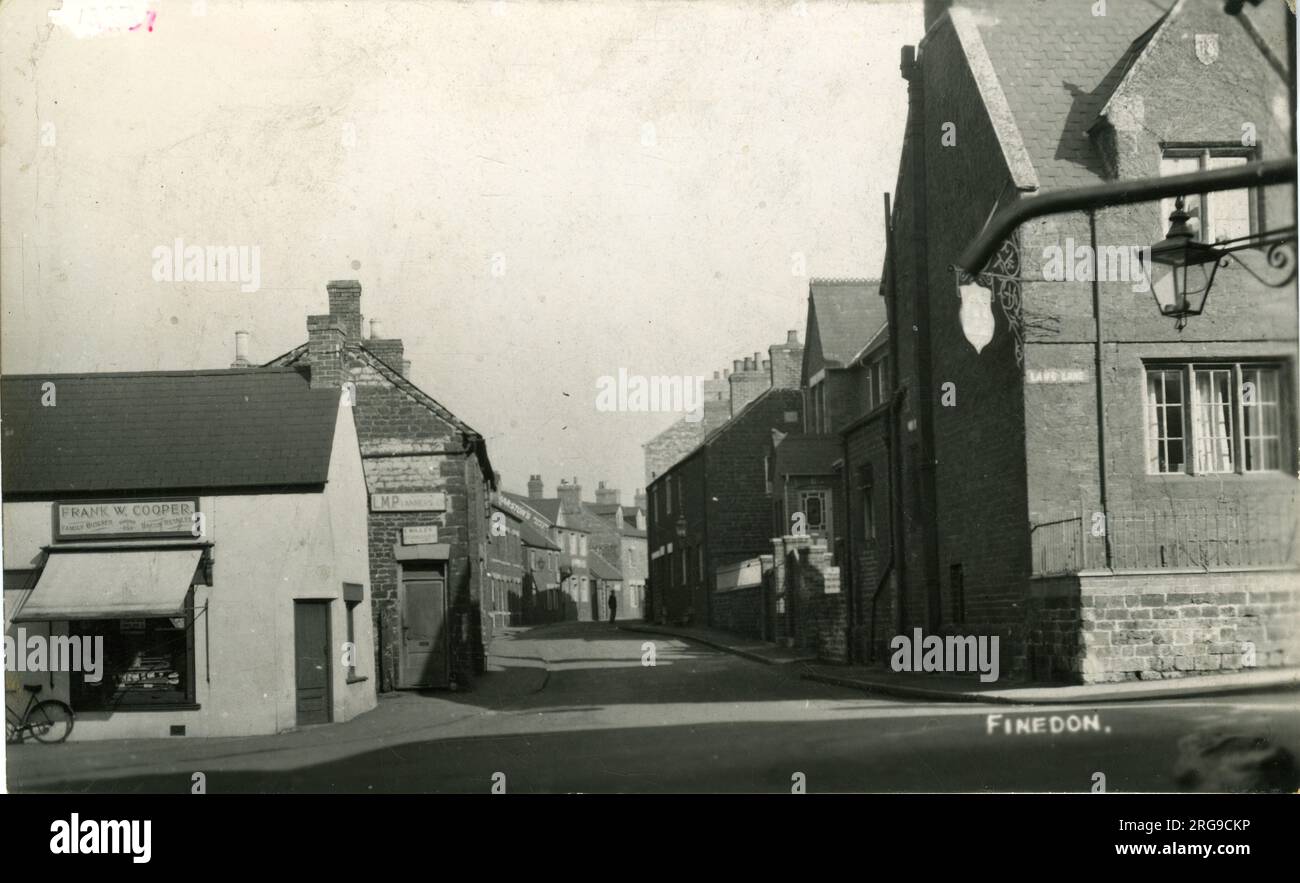 Well Street, Finedon, Wellingborough, Northamptonshire, Inghilterra. Foto Stock