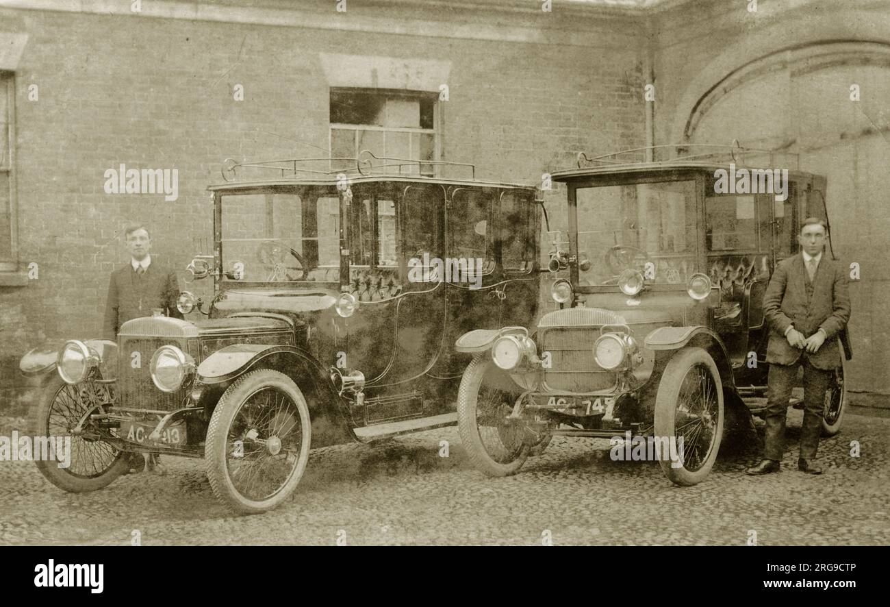 Due Daimler Vintage Cars, Inghilterra. Foto Stock