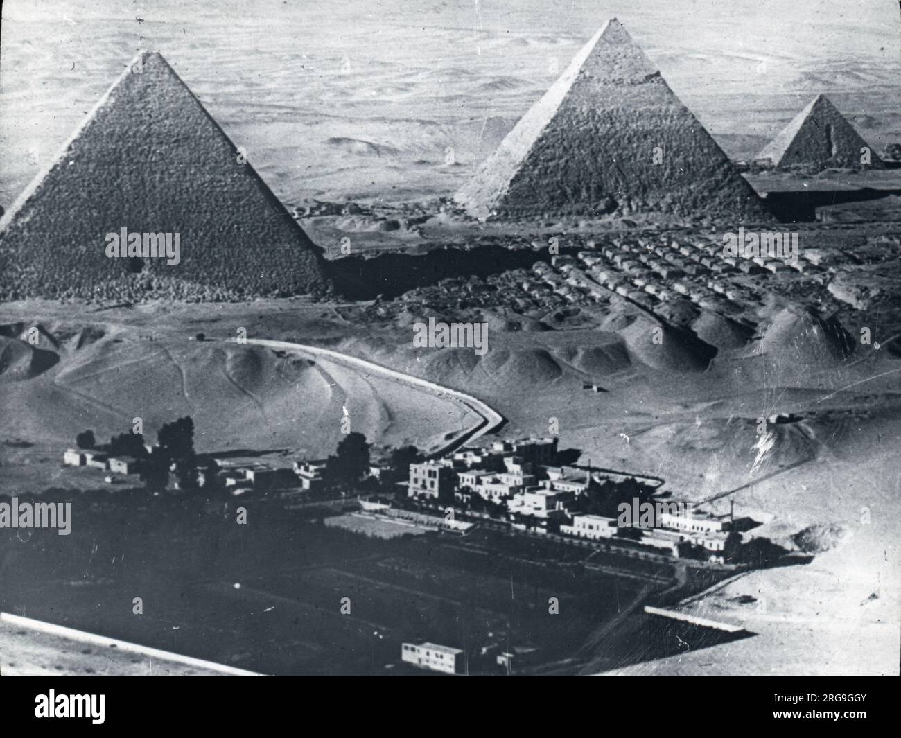 Vista aerea bassa delle Piramidi di Gizeh Foto Stock