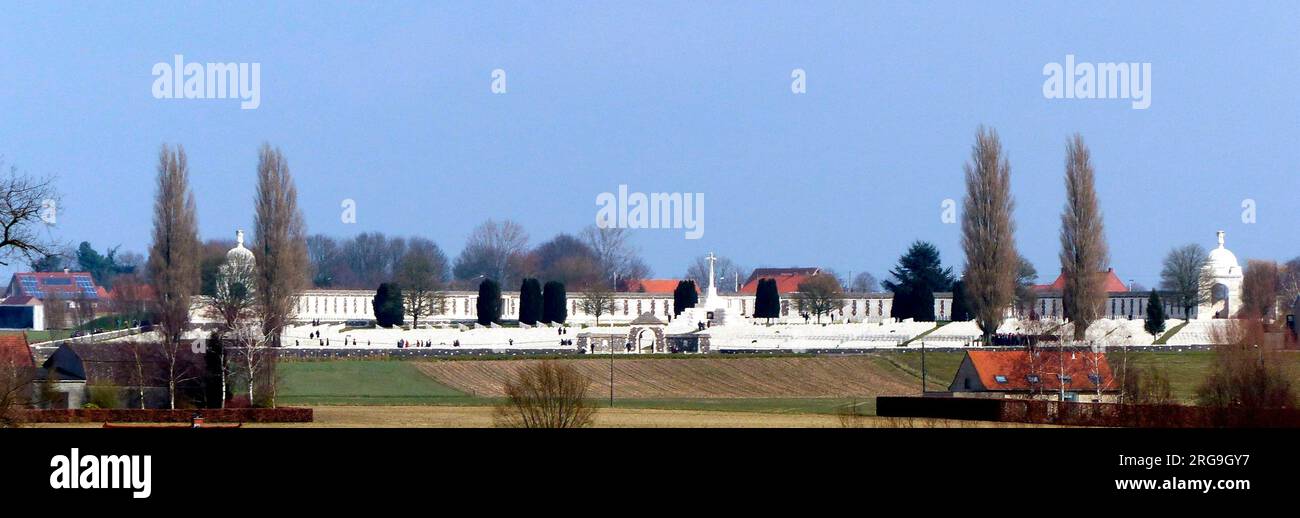 Vista frontale del cimitero CWGC Tyne Cot Foto Stock