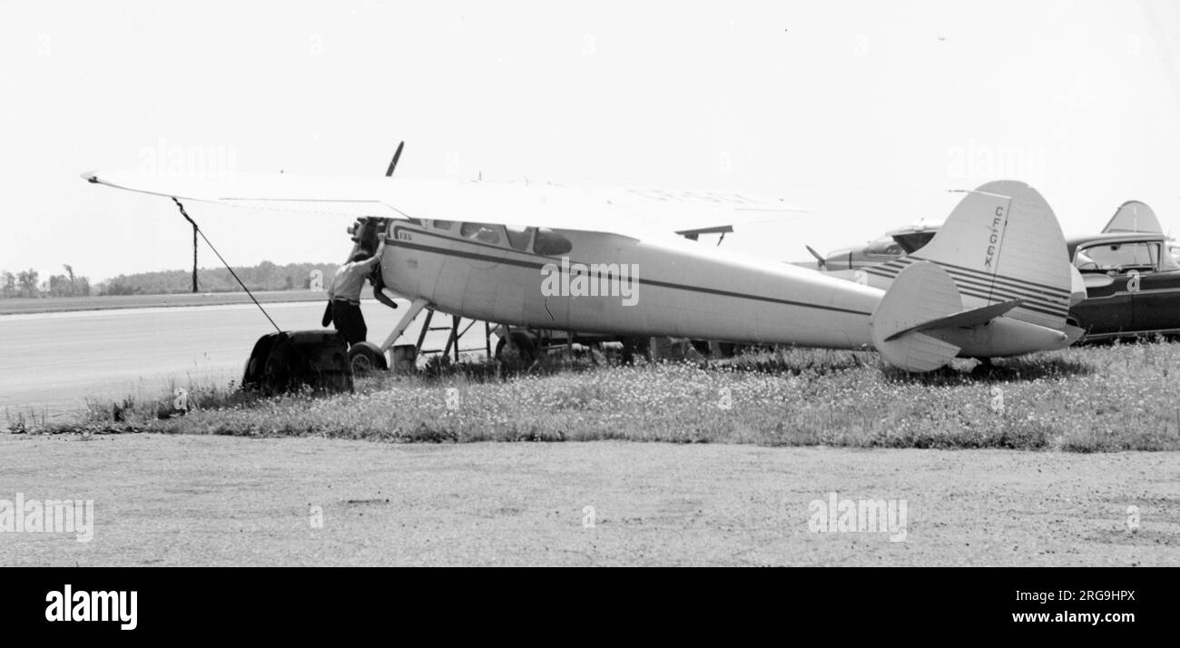 Piano di galleggiamento Cessna 195 CF-GCK, con carro terrestre con manutenzione del motore. Foto Stock