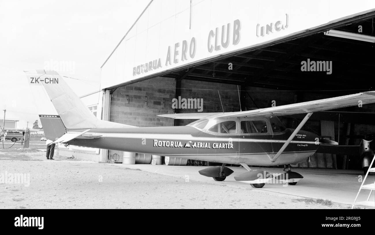 Cessna 172 ZK-CHN di Rotorua Air Charter al Rotorua Aero Club Foto Stock