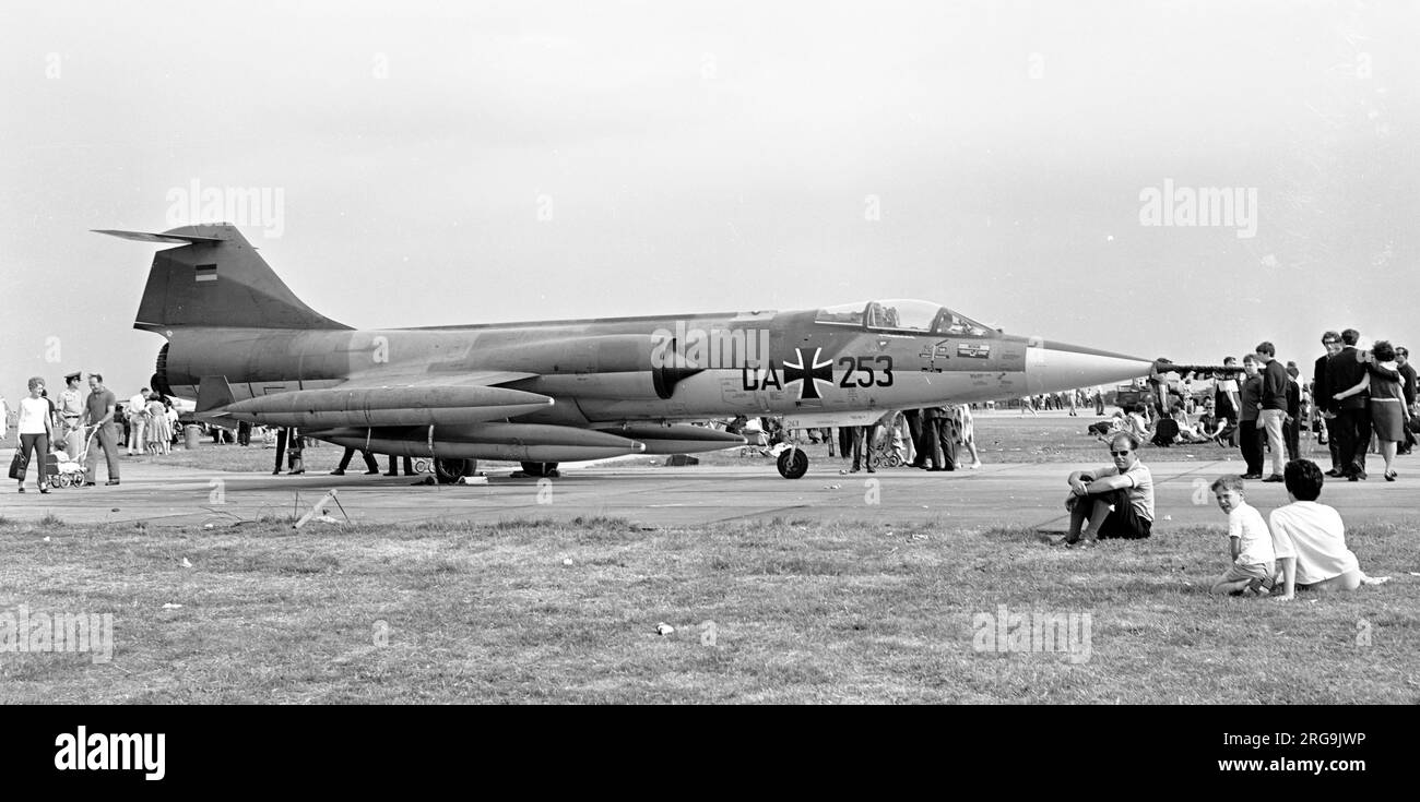 Luftwaffe Lockheed F-104G da+253 di Jagdbombegeschwader 31 alla RAF Wethersfield Foto Stock