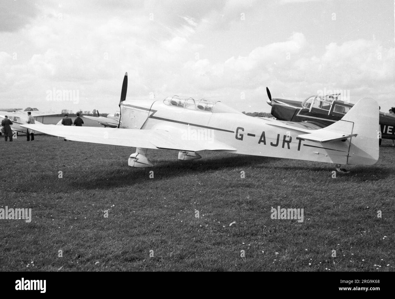 Miles M.14A Hawk Trainer 3 G-AJRT (msn 7183). Precedentemente Magister L8288 con la Royal Air Force. Ritirato dall'uso il 3 settembre 1962 quando è di proprietà di Grimsby Flying Club. Foto Stock