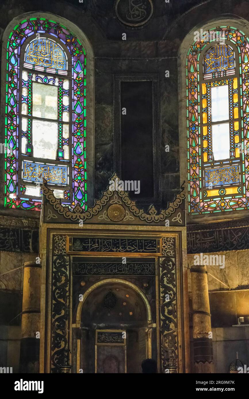 Istanbul, Turchia, Türkiye. Finestre in vetro colorato Hagia Sophia. Foto Stock