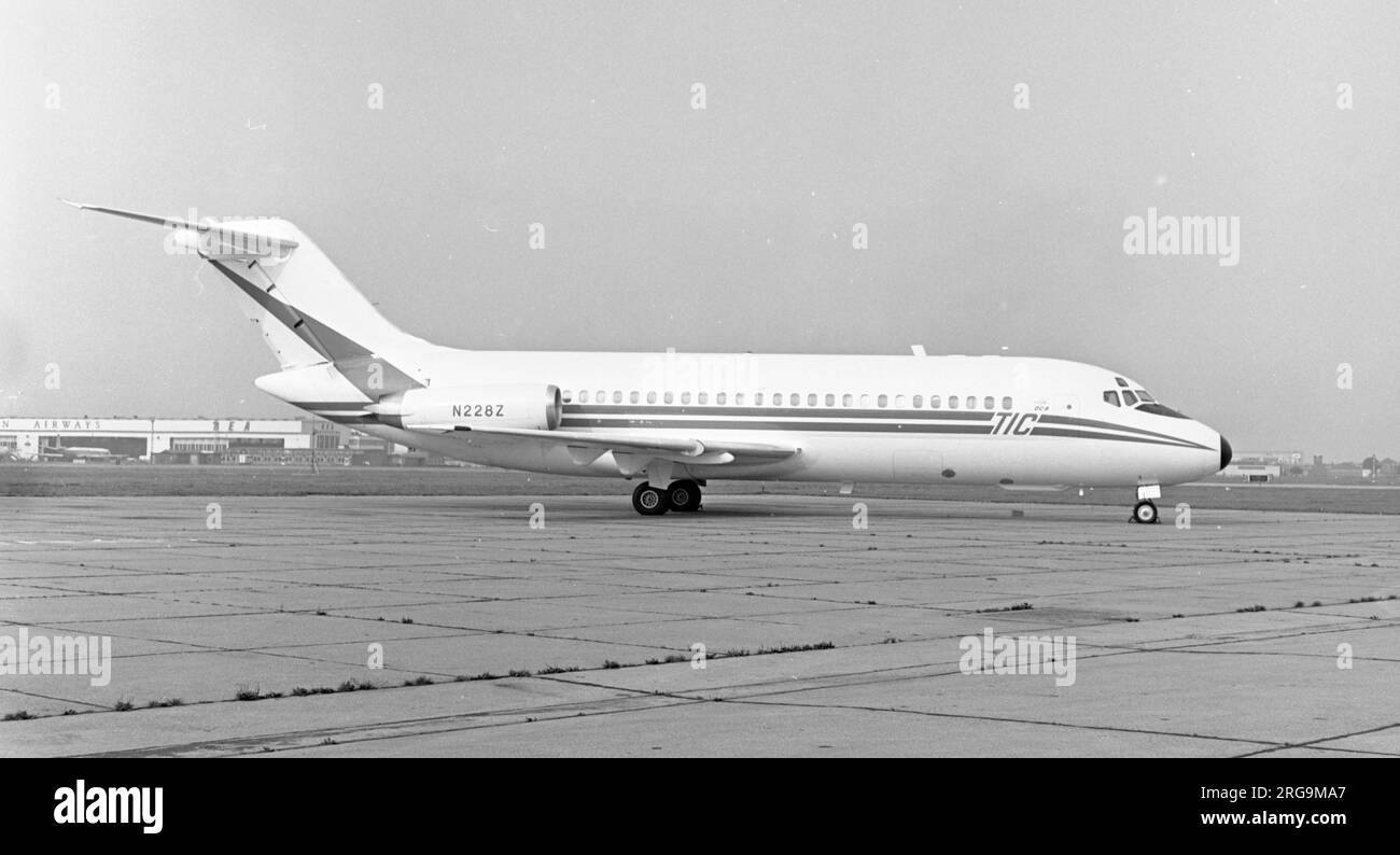 McDonnell Douglas DC-9-15 N228Z (msn 47151 / linea numero 285), della Tracinda Investment Corporation all'aeroporto di Heathrow. Foto Stock