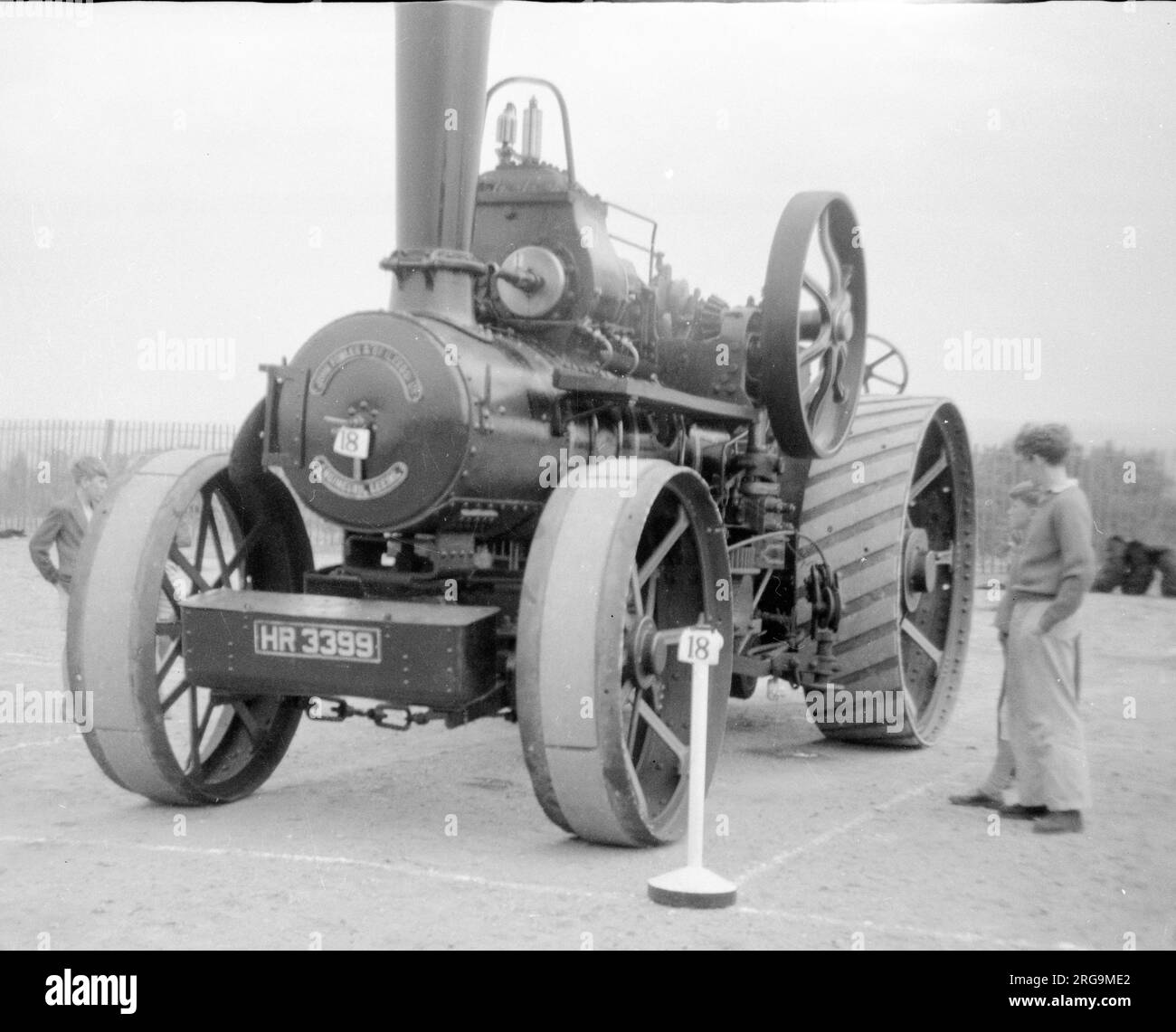 Fowler Ploughing Engine HR3399 Master (msn 15408), costruito nel 1918, al raduno di vapore del Crystal Palace del 1959. (John Fowler & Co Engineers di Leathley Road, Hunslet, Leeds, West Yorkshire, Inghilterra produceva motori a trazione e attrezzature per aratura, nonché attrezzature ferroviarie). Foto Stock
