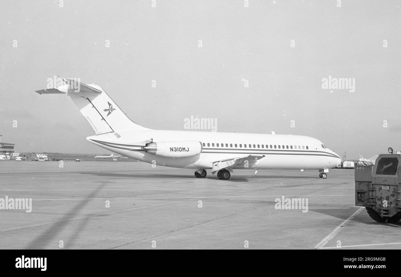 McDonnell Douglas DC-9-15 N310MJ (msn 45740 / linea Number62), della Southwest Petrollease Inc. All'aeroporto Heathrow di Londra. Il primo volo 03.11.66 #45740 è stato gestito dall'East African Safari Express come 5Y-SAX dal 18.03.13. Foto Stock