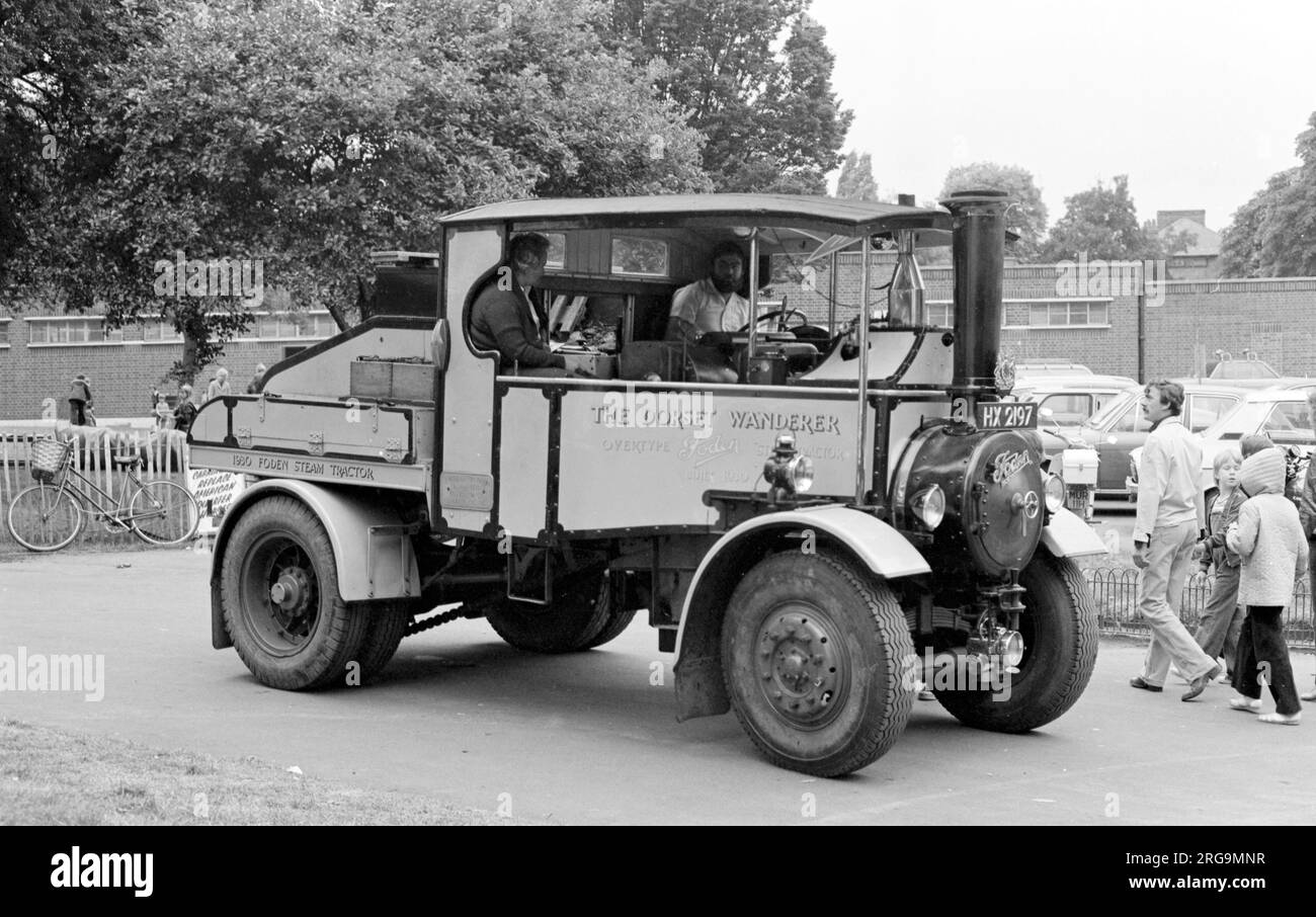 Trattore Foden, rign. HX2197, numero 13832, il Dorset Wanderer, in un rally a vapore a Lambeth. Costruito nel 1930 da Edwin Foden, Sons and Co di Elworth Works, Sandbach, alimentato da un motore a vapore composto da 4 NHP. Foto Stock