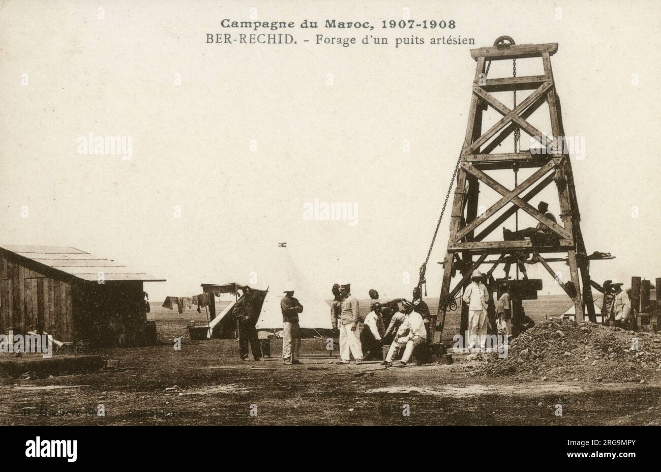 Perforazione di un pozzo artesiano a Berrechid durante la campagna di Francia in Marocco (1907-1908). La conquista francese del Marocco ("invasione del Marocco", "campagna del Marocco" o "pacificazione del Marocco") iniziò nel 1907 e continuò fino al 1934. Foto Stock