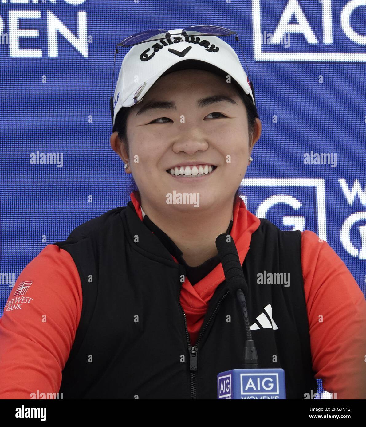 Walton on the Hill, Surrey, Regno Unito. 8 agosto 2023. Walton Heath Golf Club durante il Pro-Am per l'AIG Women's Open organizzato dal Royal & Ancient Golf Club (R&A) di St. Andrews Picture Shows: Il golfista americano nascente della Stanford University, CA - Rose Zhang si rivolge ai media prima dell'inizio di giovedì. Rose ha vinto la sua prima partenza nel LPGA Tour dopo essere diventata professionista a giugno. Crediti: Motofoto/Alamy Live News Foto Stock