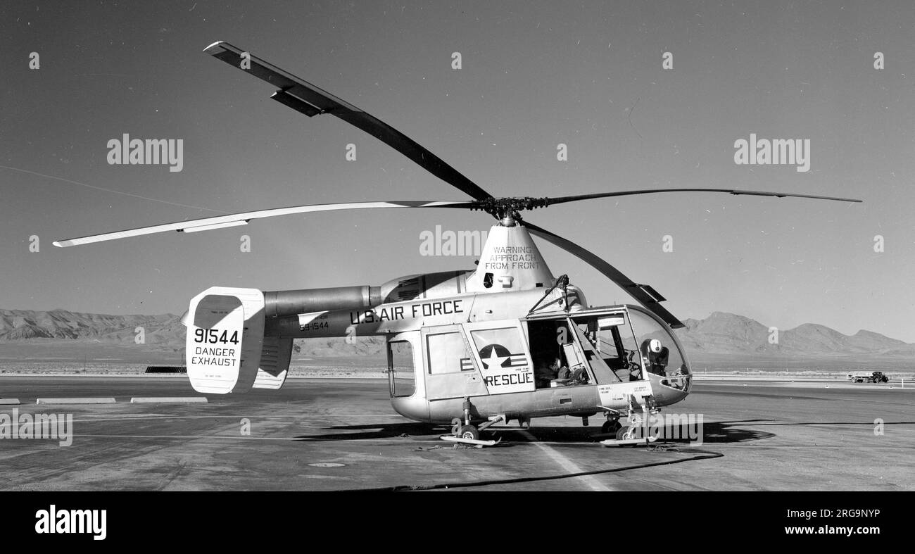 United States Air Force - Kaman HH-43F Huskie 59-1544 (msn 25), di distaccamento 14, 42nd Aerospace Rescue Squadron, alla base dell'aeronautica di Nellis. Costruito come un HH-43B, #25 è stato convertito in HH-43F e assegnato a distaccamento 14, 42nd Aerospace Rescue Squadron, Nellis AFB, NV. Ceduto a MASDC come HG048 il 15 marzo 1973. Venduto, e messo sul registro civile il 15 giugno 1974, come N321WN con lo Stato di Washington Dipartimento delle risorse naturali. Venduto a Pyramid Oil Co (Moseley Aviation) il 16 gennaio 1984. Restaurato per volare nel 1986 e gestito da Moseley Aviation. Il 9 gennaio 1995 l'aereo coll Foto Stock