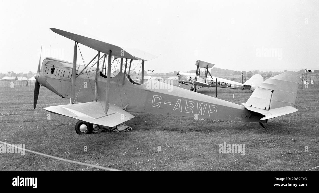 Spartan Arrow G-ABWP al Fifty Years of Flying Exhibition, tenutosi a RAF Hendon, con Blackburn B.2 G-AEBJ. Foto Stock