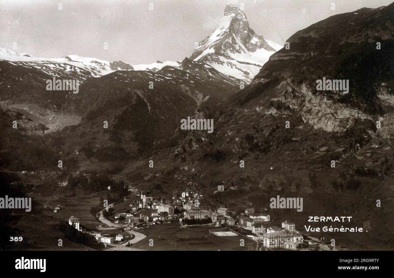 Zermatt e il Cervino - Panorama della città, montagna e estremità meridionale della Matter Valley - Canton Vallese, Svizzera. Foto Stock