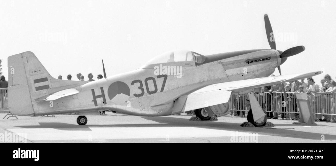 Royal Netherlands Air Force (Koninklijke Luchtmacht (KLU)) - Nord America P-51K Mustang H-307, presso la base aerea di Deelen Foto Stock