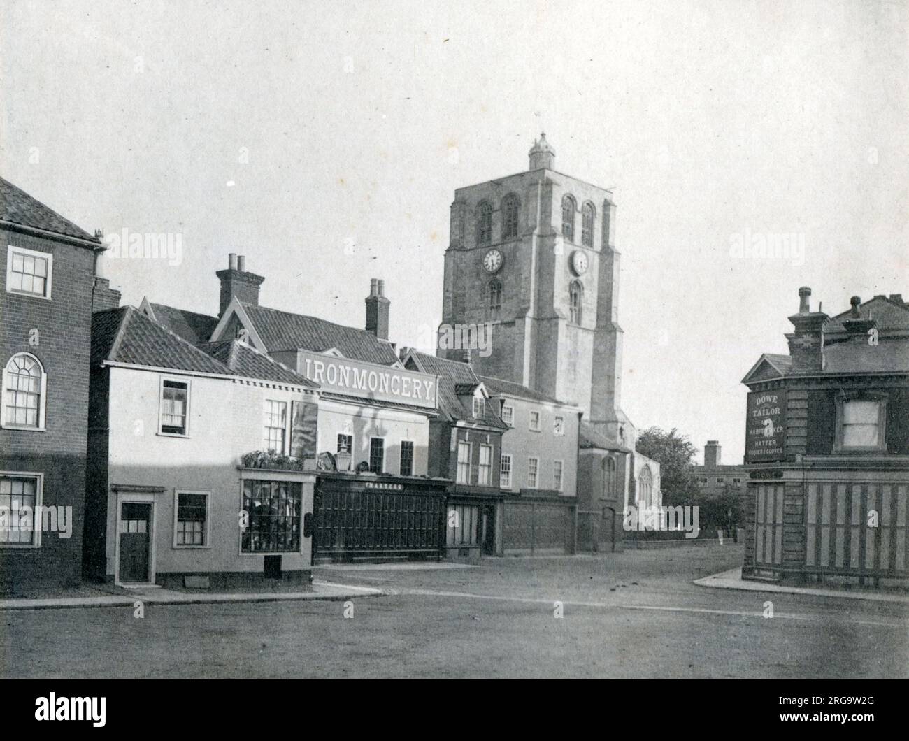 Beccles, Suffolk - Torre della Chiesa dal nuovo mercato. Foto Stock