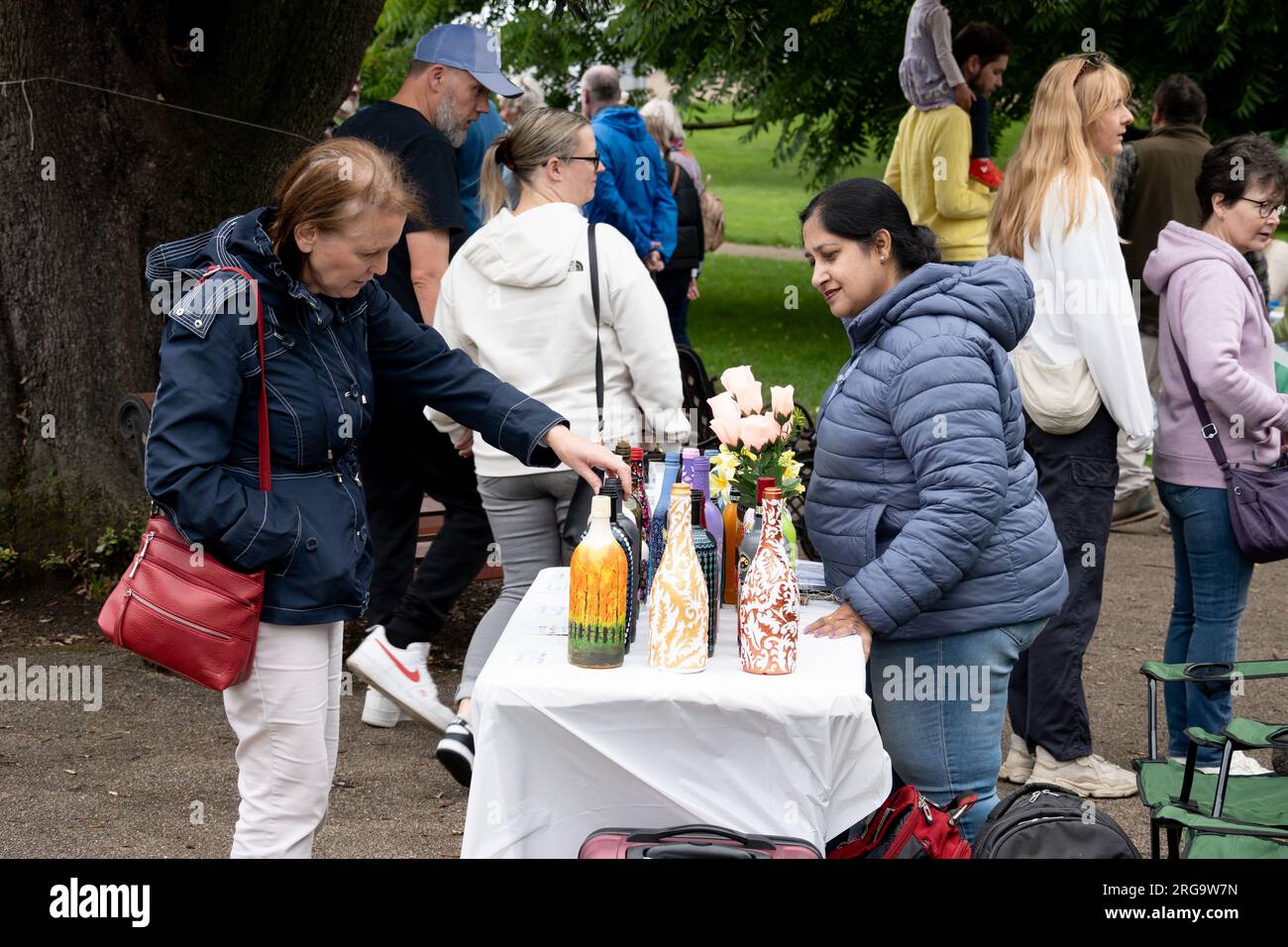 Un'opera d'arte presso Art in the Park, Leamington Spa, Warwickshire, Inghilterra, Regno Unito Foto Stock