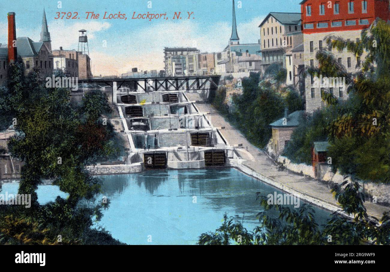 Erie Canal Locks (34 e 35) e alzaia a Lockport, NY state, USA. Foto Stock